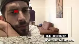 زوجة مثيرة وزوجها يتشاركان فتاة صغيرة في فيلم إكس إكس إكس