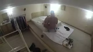 زوجة أمريكية تخون زوجها وكميرا المراقبة تصورها