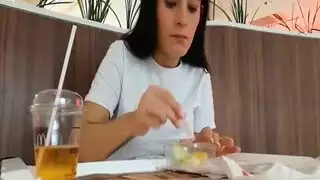 وجبة الصباح: لعق ونيك على الفطور