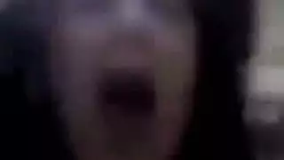 امرأة وقحة تطلب تدليكًا شهوانيًا لكنها تحصل على مفاجأة اختراق مزدوج