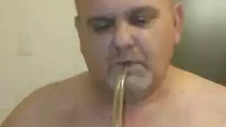 سحاق جماعي: عدة أحزمة ذكرية على امرأة واحدة