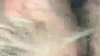 عاهرة شقراء تمنح مؤخرتها الضيقة يومياً