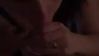 شباب صغار يمصون الخصيتين بشدة