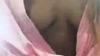 أم مثيرة استعراضية تلعب ببظرها وتتوسل للسائل المنوي
