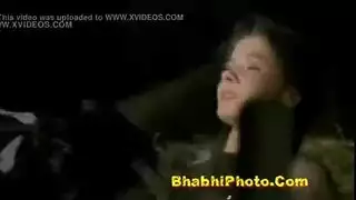 مراهقة فاحشة تمارس الجنس مع رجل متزوج في خيال سرّي لثلاثي صريح