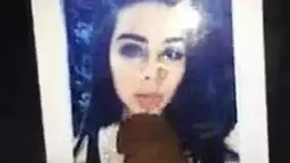 عاهرة المسبح تمارس الجنس الفموي مع شين غون