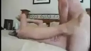 الشاب النحيف يخضع لجلسة ألعاب جنسية قاسية في فتحته الضيقة