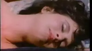 سمراء فاتنة تحب الضرب من الخلف