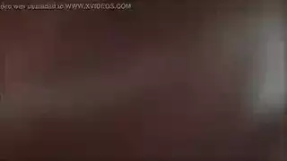 العاهرة المؤسسية: الزملاء يمارسون الإيلاج المزدوج بعد اللعق