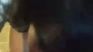 شرجها الأول: أخذها قضيب صديقتها الكبير