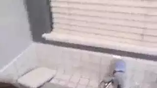 عاهرة كاميرا مباشرة تفتح فرجها أمام الكاميرا