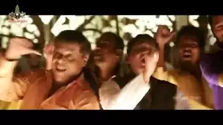 أغنية وجنس شرجي: فعل صريح حميمي على الأريكة