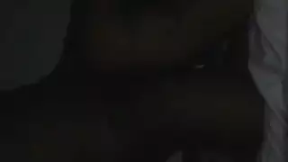سكس هاوي خام: ضخ كسها الأسود حتى الفجر