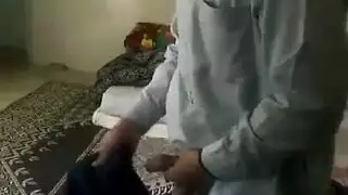 فتاة جنوب آسيوية تتعرض لجنس واقف عنيف شرجي