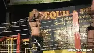 الابن يمسك كس امه