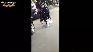 وحدي بتحمم بلباينيو وتجيب ضهرها عل ايدها