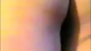 صديقة عربية هاوية تتوسل لوضعية الكلب في مشهد إباحي