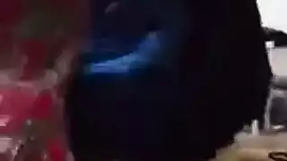 رقصة تصفيق المؤخرة العراقية لقضيب أسود كبير إباحي