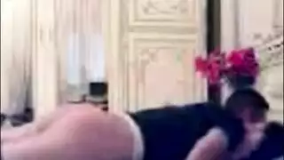 عاهرة عربية تتعرض لإيلاج عميق ثم جماع في مشهد صريح