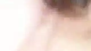  مراهقة تبلع القضيب ثم تركب قضيباً صلباً ضخماً