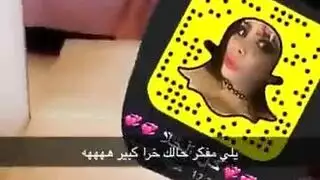 امرأة عربية ممتلئة الجسم مع مرونة مذهلة تمص وتركب القضيب