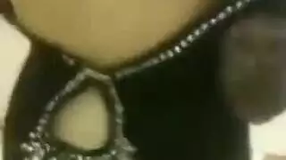 رقصة جنسية لمصرية مغرية – رقم الهاتف داخل هذا الفيديو الإباحي