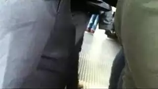 الانحناء فوق تلك المؤخرة الناضجة الساخنة للضرب
