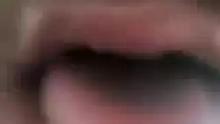 أفلام قزم: فتيش الأريكة مع حركات أرجل وأقدام