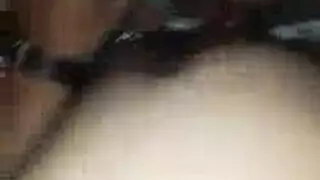عاهرة قرصانة شقراء تأخذ السائل المنوي على ثدييها