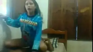 أرييل روز يتم نيكها في الوجه ثم يتم دفعها في فتحتها الضيقة