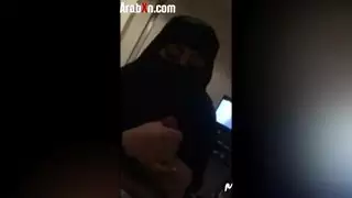 منقبة في سيارة