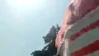 العاهرة المؤسسية تفرغ شهوتها في رحلة جنسية بلندن