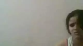 تغوي ابوها في غرفه النوم