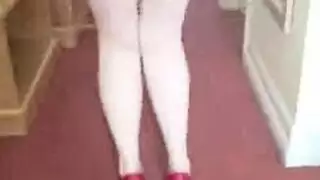 زوجة ناضجة مثيرة تسيطر بقبلة عميقة وجنس قاسي