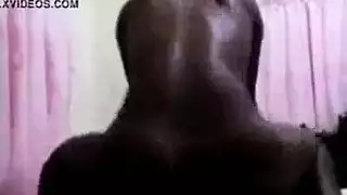 كلب مثار يُدفع له مقابل اختراق عميق وهزات مكثفة