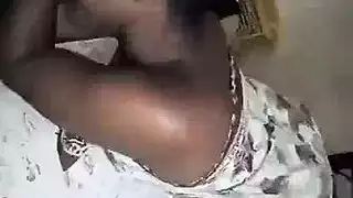 حفلة عربة سفاري للشهوانيين: قضيب أبيض يملأ فتحتي المؤخرتين