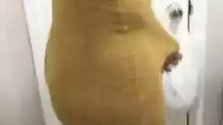 ثقوب بملابس جلدية تمتلئ بسي سي أسود كبيرة