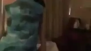 من الرقص التقليدي إلى الجنس الصريح في غرفة عربية