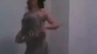 تونسية تعيط باللقوي