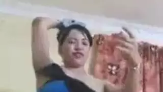 تقصدب صديقتهه وتهيجه