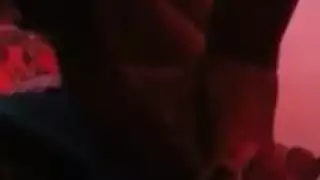 عاهرات ذات شعر داكن وأثداء كبيرة في مشهد جنسي عنيف