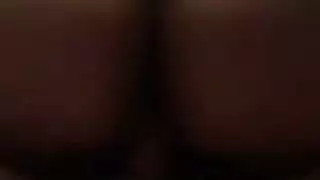 مقيدة ورأسا على عقب، تُلهى بالألعاب حتى الرضا التام