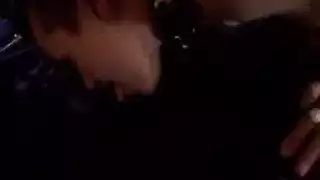 مشهد سحاقي صريح: ثدي عارية ونكاح شديد