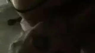 ثلاثي جنسي عنيف: إمناء داخلي واختراق مزدوج