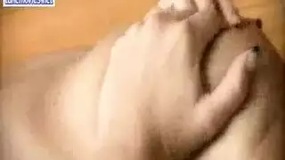 شهوة غريبة لشاب أشقر مفلس: يقذف تحت وعاء