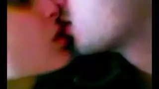 احلا قبلات ساخنة بنت صغيره