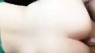 شرج قاسي: رجل عربي يركب مؤخرة أغنيس الكبيرة