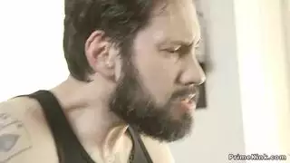 تركي مقوي ينيك زوجته بقوة في المطبخ