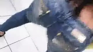 صديقة دارلين تركب قضيبًا قاسيًا بعمق