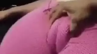 كس عربي منفوخ يُمارس فيه الجنس بعمق